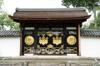 三宝院唐門