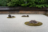 石庭と油土塀