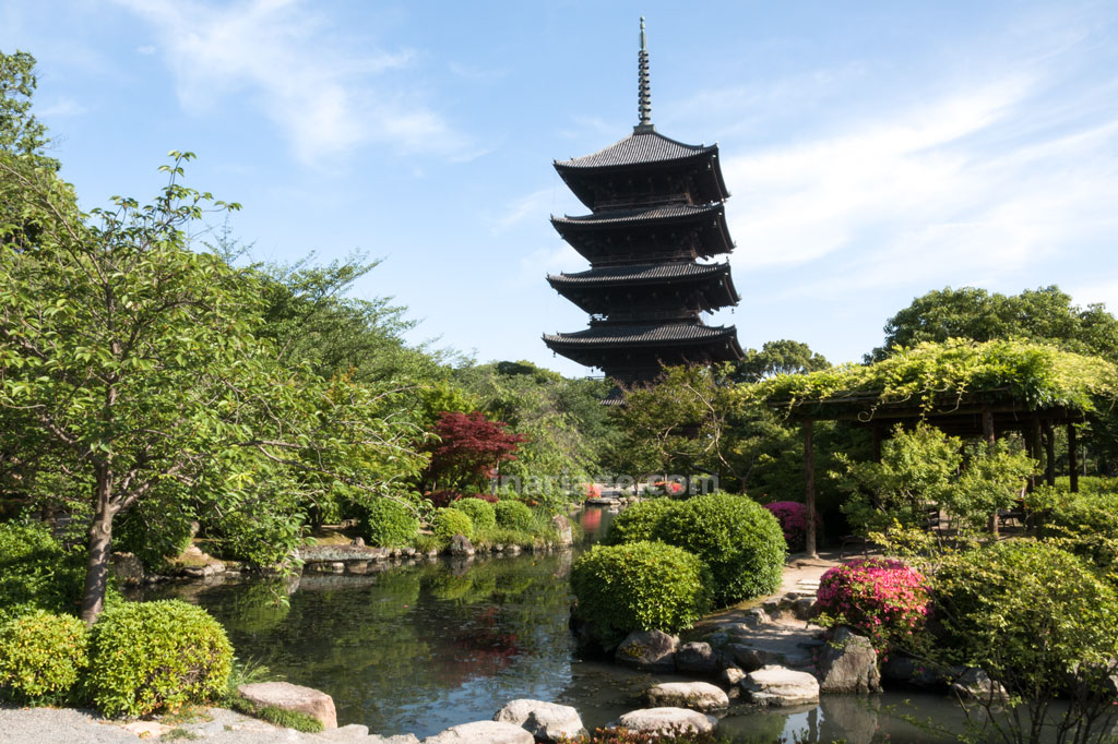 東寺 瓢箪池と五重塔